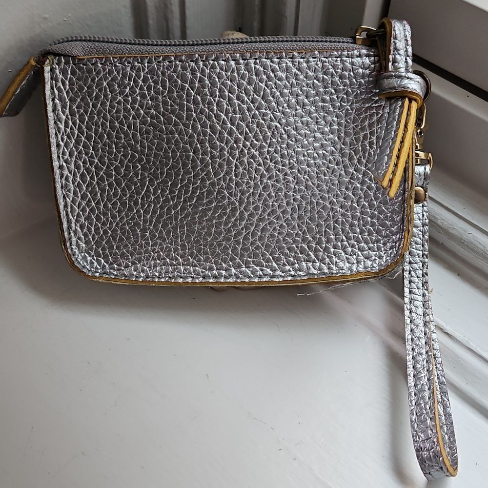 Jazzd Silver and Gold wristlet with flower - Picture 3 of 7